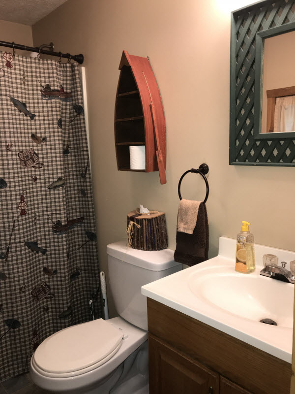 The Angler Cottage bathroom Moonlight bay resort