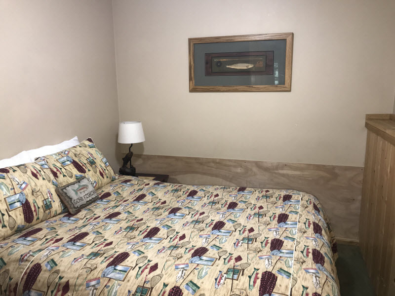 The Angler Cottage double bedroom Moonlight bay resort