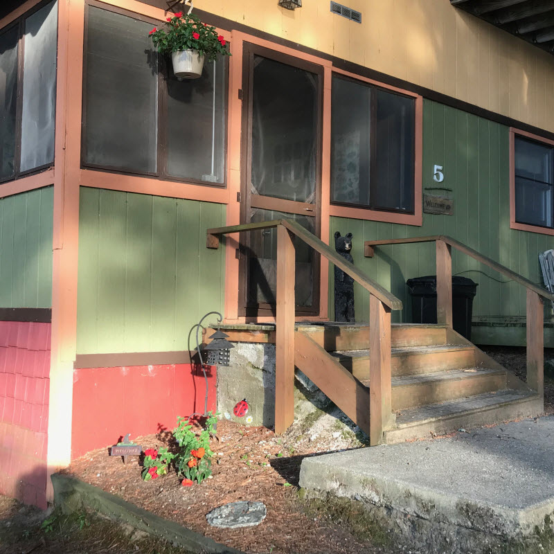 The Bear Cottage exterior Moonlight bay resort